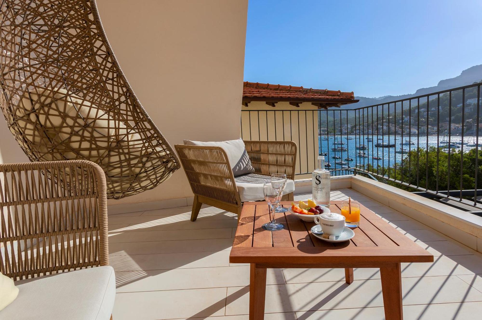 Pure Salt Hotel 4*